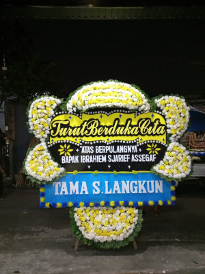 Papan Bunga Duka di Nyompok